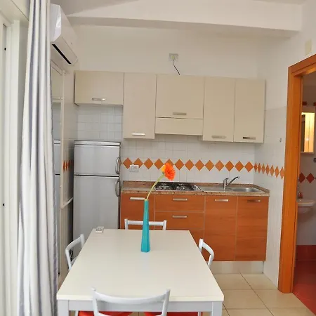 Flat With Luminous Terrace Close To The Sea Бібіоне