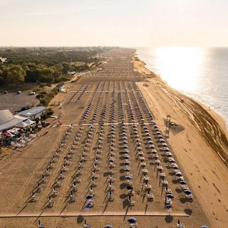 Flat With Luminous Terrace Close To The Sea דירה