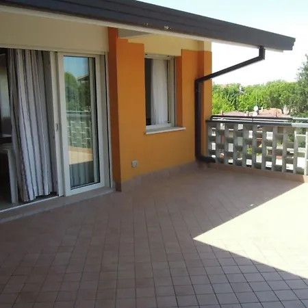 Flat With Luminous Terrace Close To The Sea דירה ביביונה