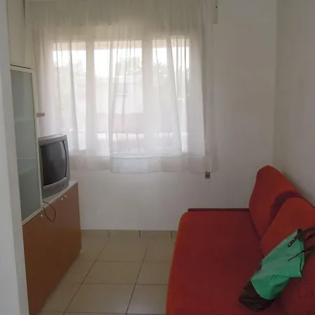 Flat With Luminous Terrace Close To The Sea