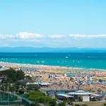 아파트 Flat With Luminous Terrace Close To The Sea