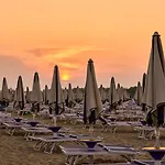 Flat With Luminous Terrace Close To The Sea Lägenhet *