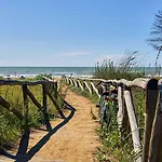 Flat With Luminous Terrace Close To The Sea Lägenhet *