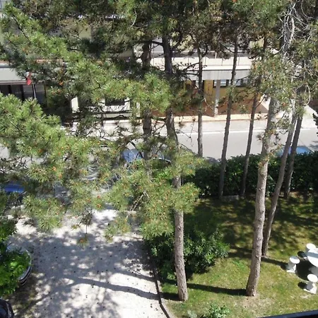 Flat With Luminous Terrace Close To The Sea