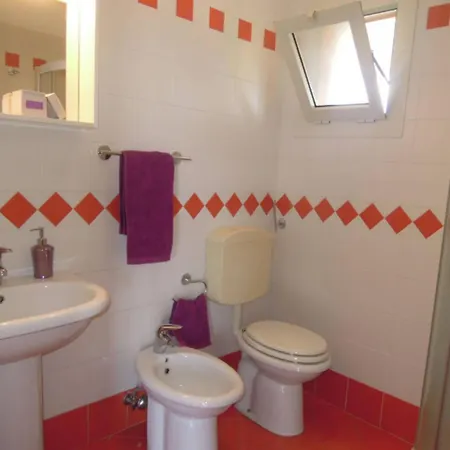 Flat With Luminous Terrace Close To The Sea بيبيوني