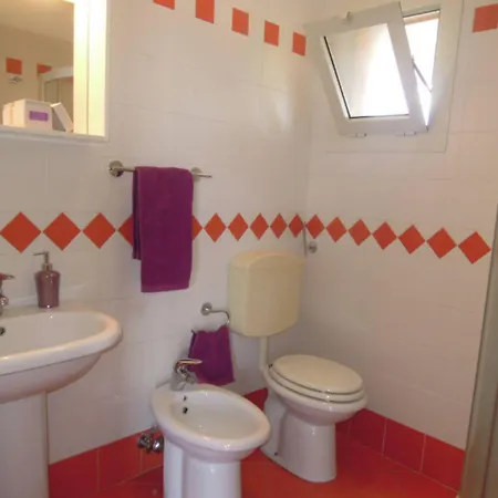 Flat With Luminous Terrace Close To The Sea شقة بيبيوني