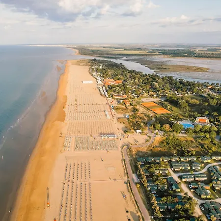 Flat With Luminous Terrace Close To The Sea * بيبيوني